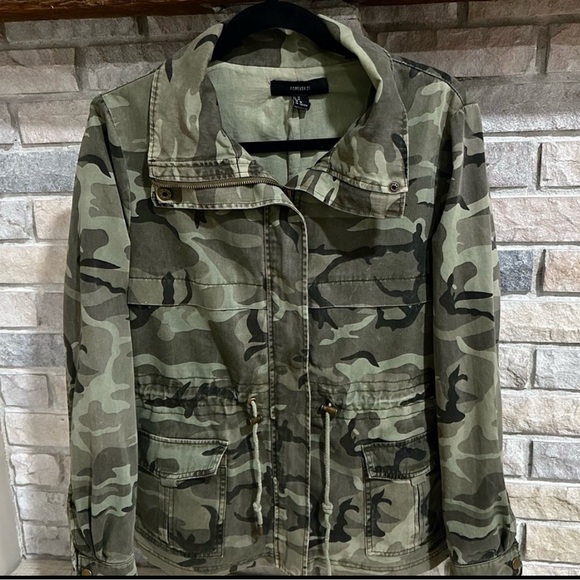 Forever 21 Camo Utility Jacket | Military Style Cargo Coat | Women’s Size Medium - Picture 1 of 9